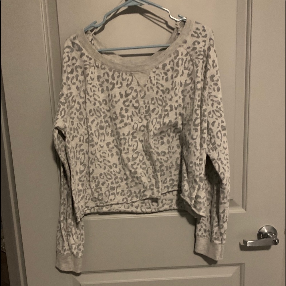 Crop top sweater leopard print
